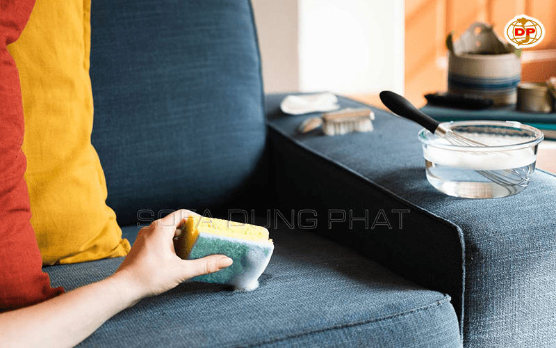cách làm sạch ghế sofa vải tại nhà đơn giản