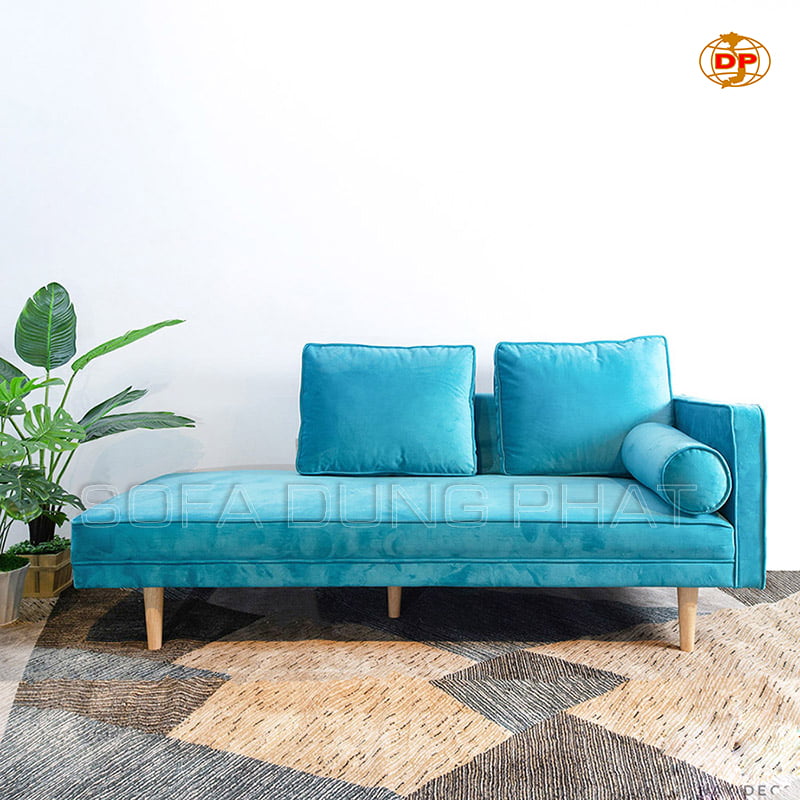 ngồi thử khi mua ghế sofa giá rẻ