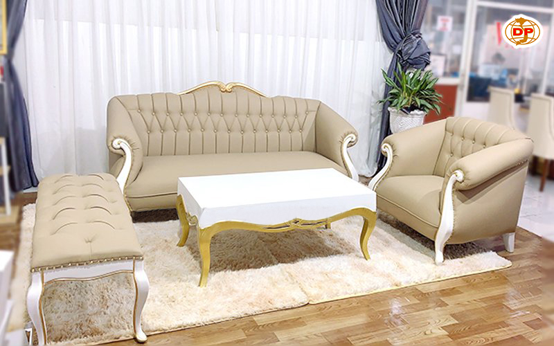 Với thiết kế đơn giản nhưng không kém phần sang trọng, chiếc ghế sofa tân cổ điển sẽ là lựa chọn tuyệt vời cho không gian phòng khách của bạn. Dễ dàng phù hợp với nhiều phong cách trang trí khác nhau, ghế sofa này sẽ mang đến cho bạn giấc ngủ ngon và cảm giác thư giãn tuyệt vời.