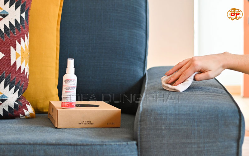 cách làm sạch sofa vải