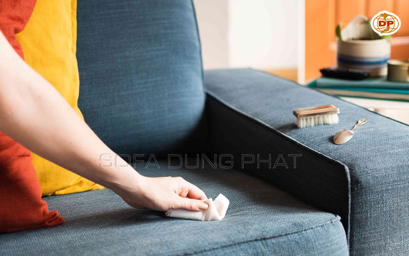 vệ sinh ghế sofa vải tại nhà